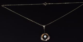 A 9ct gold pendant set with a pearl and chain, 1.6g, length 40cm