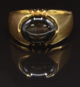 A 14k gold ring set with an oval sapphire cabochon, size S, 7.5g