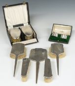 Cased pair of hallmarked silver napkin rings, weight 42g, five piece hallmarked silver mounted