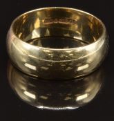A 9ct gold wedding band/ ring, size U, 7.6g