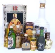 Dimple Whisky 40% vol, Bell's decanter and twelve miniatures