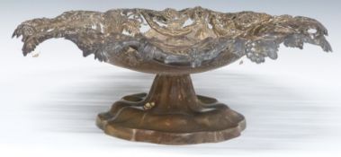 Edward VII Walker & Hall hallmarked silver tazza with pierced leaf and vine decoration, Sheffield