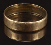 A 9ct gold wedding band/ ring, size P, 1.7g