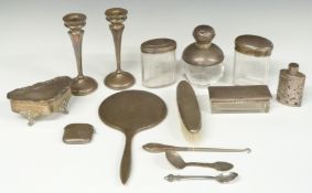 George V Walker & Hall hallmarked silver dressing table box, raised on four feet, width 12cm,