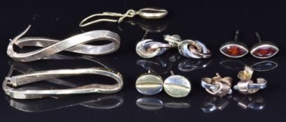 A collection of 9ct gold earrings including knots, garnet set etc, 5.8g