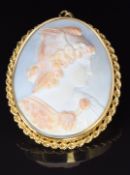 A yellow metal pendant set with a cameo depicting Hermes, 5 x 6.2cm