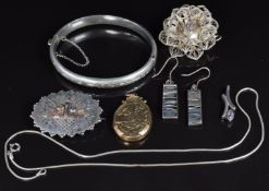 A 9ct gold locket with engraved chased decoration, 3.3g, Chester 1917, Victorian silver brooch