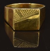 An 18ct gold signet ring, size T, 10.2g