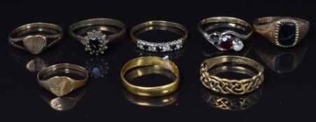 A 22ct gold wedding band (1.2g), a 9ct gold ring set with sapphire and cubic zirconia, and six 9ct
