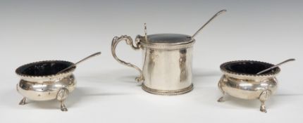 Victorian hallmarked silver mustard with blue glass liner, London 1879, maker William Evans,