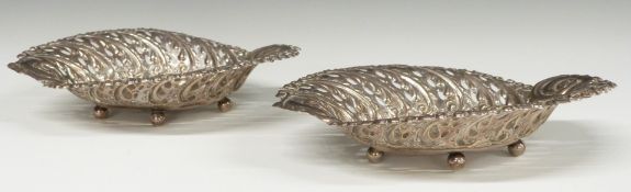 Pair of Walker & Hall Victorian hallmarked silver pierced and embossed bonbon dishes, raised on four