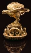 A 9ct gold agate set fob/ charm in the form of a dove, 8.1g