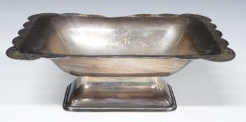 Walker & Hall hallmarked silver pedestal bonbon dish, Birmingham 1969, width 15cm, weight 154g