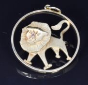 Franz Hirner 18ct gold pendant depicting a lion, 3.2cm, 13.3g