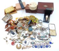 A collection of jewellery including vintage brooches, Siam silver bracelet, Norway silver brooch set