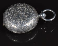 A Victorian silver sovereign holder with engraved scrolling decoration, Birmingham 1895
