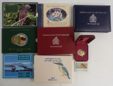 New Zealand coin sets comprising 1994 BU, 1996 BU, 1993, 1994 and 1996, cased proof sets with