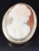 A 9ct gold brooch set with a cameo, 4.5 x 3.5cm