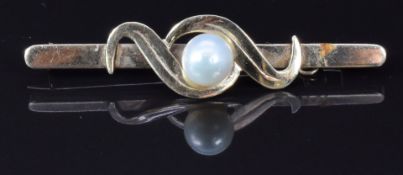 A 9ct gold brooch set with a pearl, 4.5cm, 4.2g