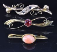 Edwardian 9ct gold brooch set with sapphires and a diamond, Birmingham 1910, 9ct gold brooch set