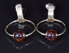 A pair of 9ct gold earrings set with an amber bead to each, 3.1g