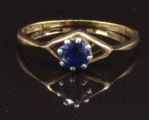 An 18ct gold ring set with a round cut sapphire, size O, 1.6g