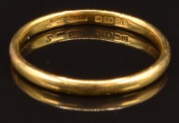 A 22ct gold wedding band/ ring, size T, 2.9g