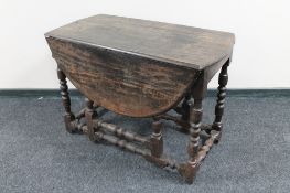 A Victorian oak drop leaf gateleg table