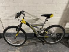 An Apollo Paradox front suspension mountain bike