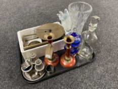 A tray of a brass mantel clock, plated cruet set,
