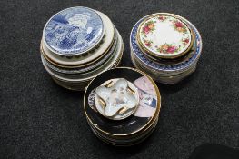 A large quantity of assorted wall cabinet and collector's plates