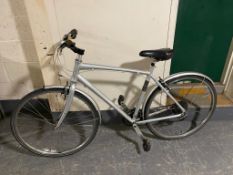 A gent's Giant CRS hybrid bike