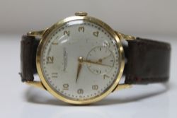 Weekly sale of antiques and collectables