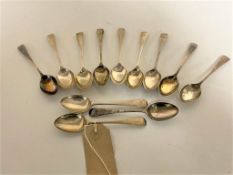 A set of twelve silver teaspoons, Sheffield 1906 CONDITION REPORT: Weight 176g.