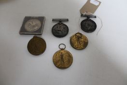 A silver crown 1821 together with five WWI medals comprising three British War Medals and two