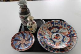 A tray of Imari plates,