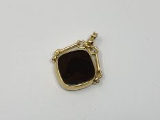 An antique 18ct gold agate fob, Chester 1908.