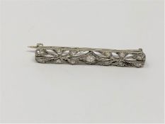 An antique platinum and diamond brooch, 3.8g.