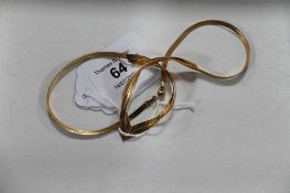 A textured 9ct gold necklace CONDITION REPORT: 5.