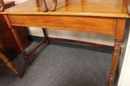 An inlaid mahogany side table width 107, depth 55.5 cm, height 72.5 cm.