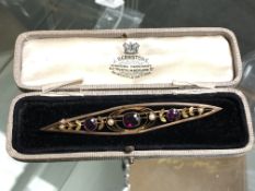 A Victorian almandine garnet and pearl brooch CONDITION REPORT: 5.4g.