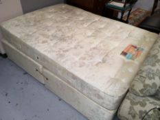 A 4'6 Highgate divan