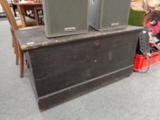 An early twentieth century pine blanket box