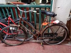 A lady's Elswick shopper bike