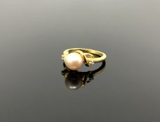 A 10ct gold diamond and cultured pearl ring,