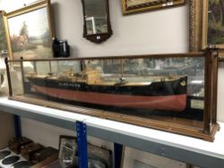 Weekly sale of antiques and collectables