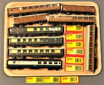 Hornby - Nine train carriages, unboxed, as illustrated.