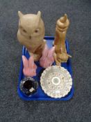 A tray of Sylvac pottery animal ornaments, pair of wall plates,