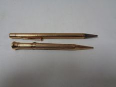 Two 9ct gold mechanical pencils.