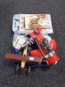 A tray of Bradford Exchange aircraft collector's plates, cigarette cards, pin badges,